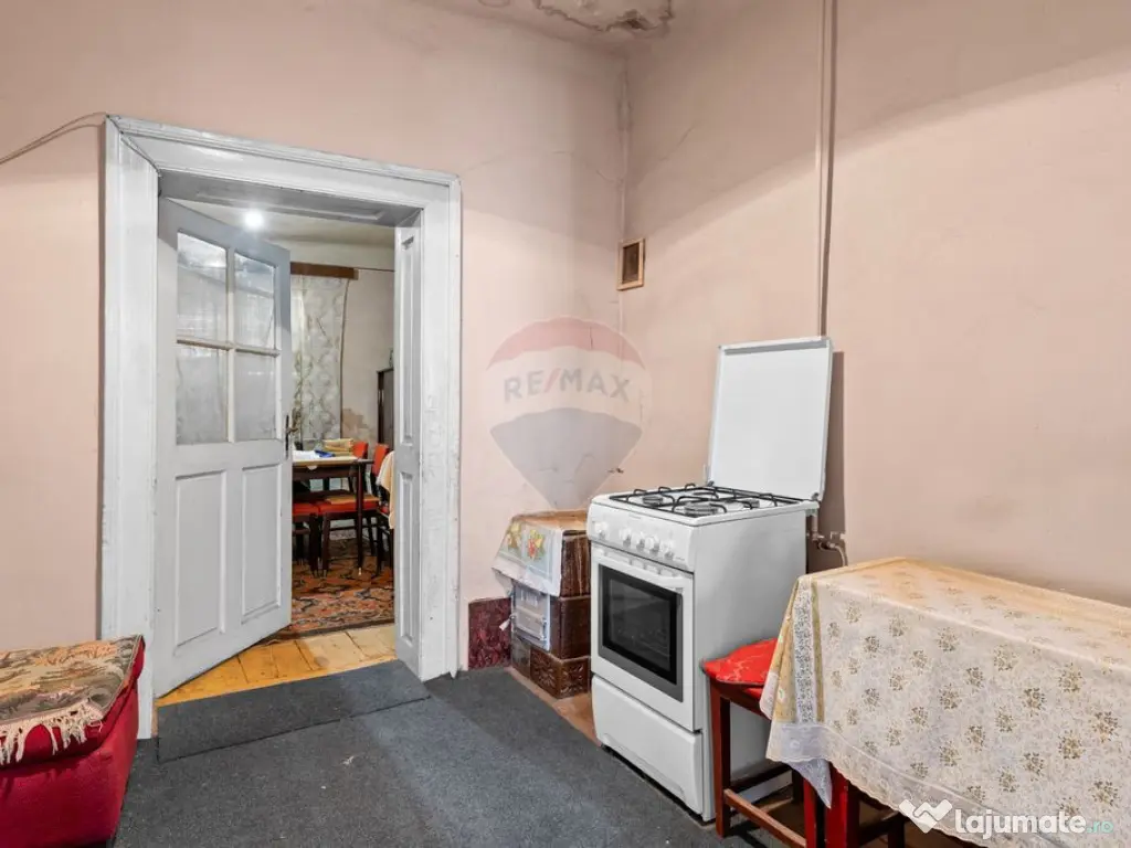 Casa cu teren 454 mp - zona Uta 