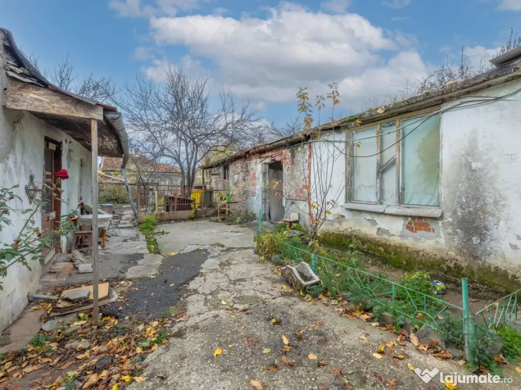 Casa cu teren 454 mp - zona Uta 