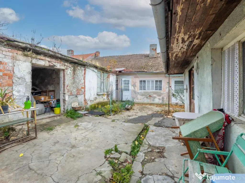 Casa cu teren 454 mp - zona Uta 