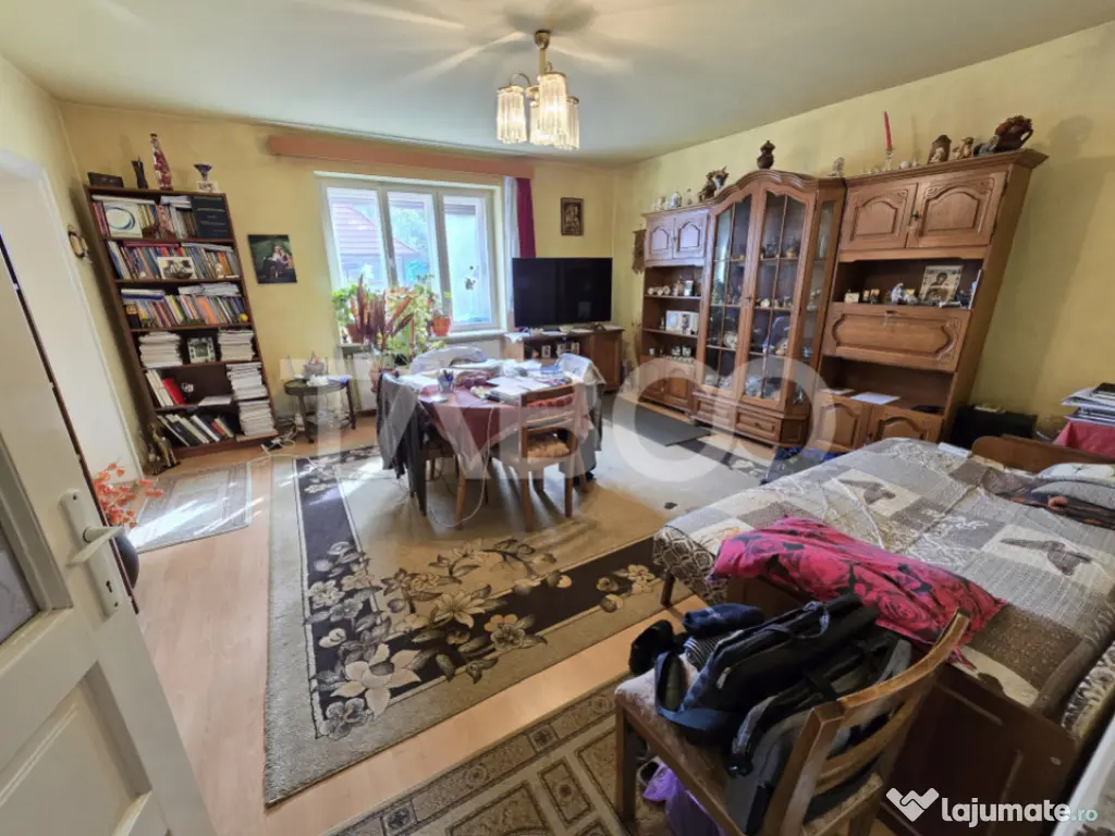 Casa individuala de vanzare teren 972 mp 2 garaje zona Sub A