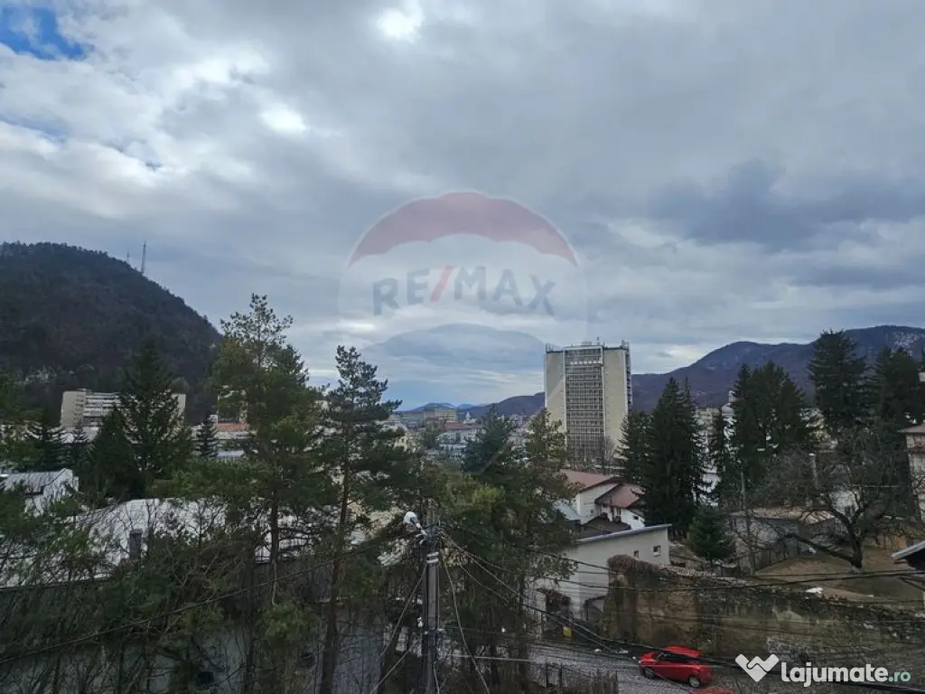 Apartament cu 3 camere de vânzare în zona Central