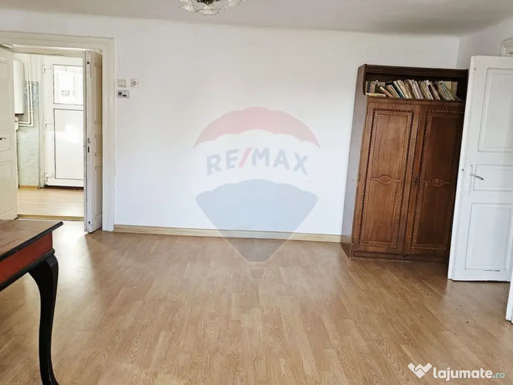 Apartament cu 3 camere de vânzare în zona Central 