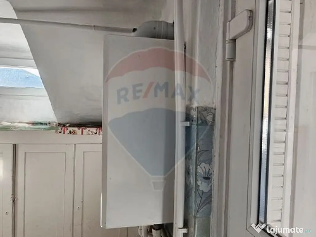 Apartament cu 3 camere de vânzare în zona Central 