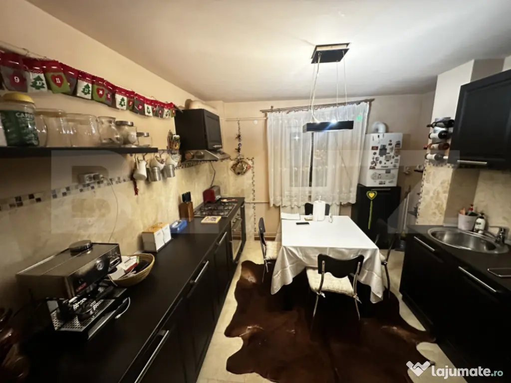 Apartament 3 camere, decomandat, 74 mp, zona Liceul Tudor Ar