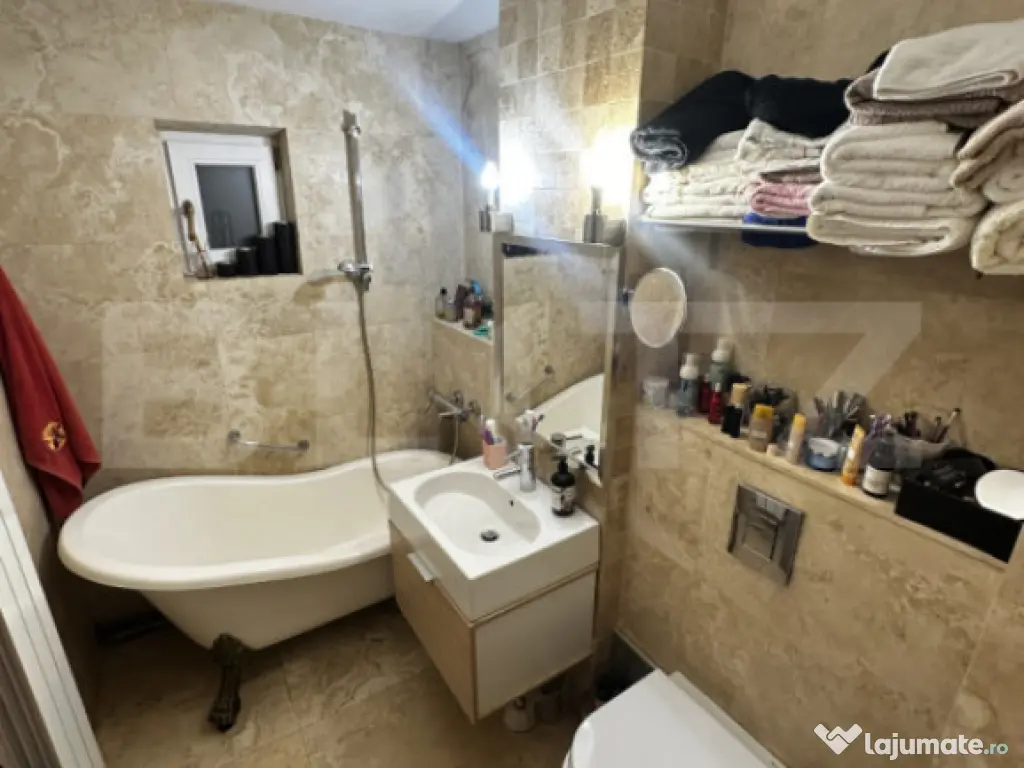 Apartament 3 camere, decomandat, 74 mp, zona Liceul Tudor Ar