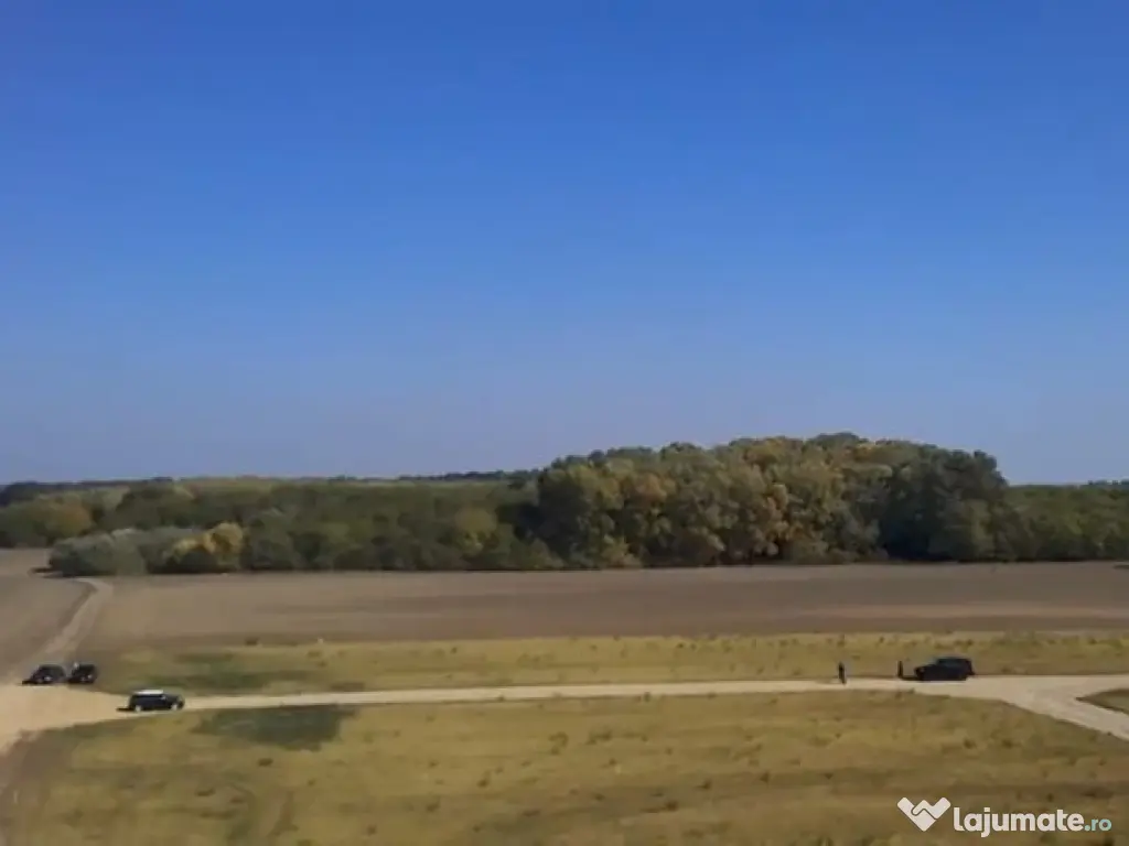 Loturi de teren 638 mp - curent tras la teren - Crevedia 