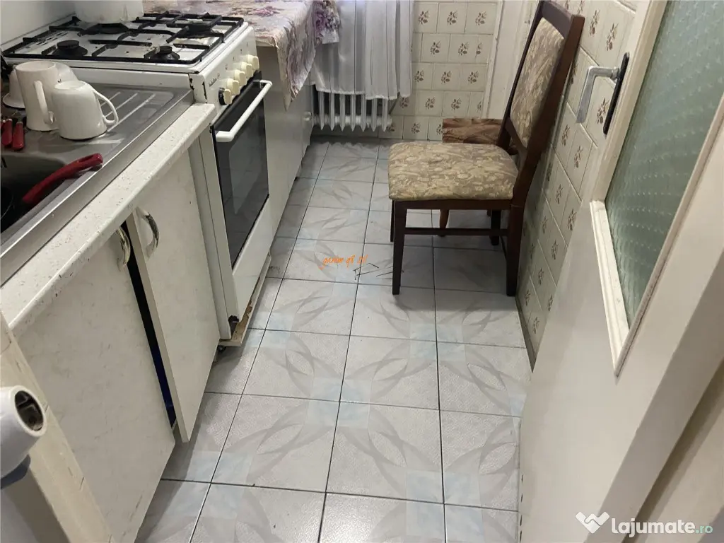 Apartament 3 camere , zona cartier Sud , decomandat, 54 mp