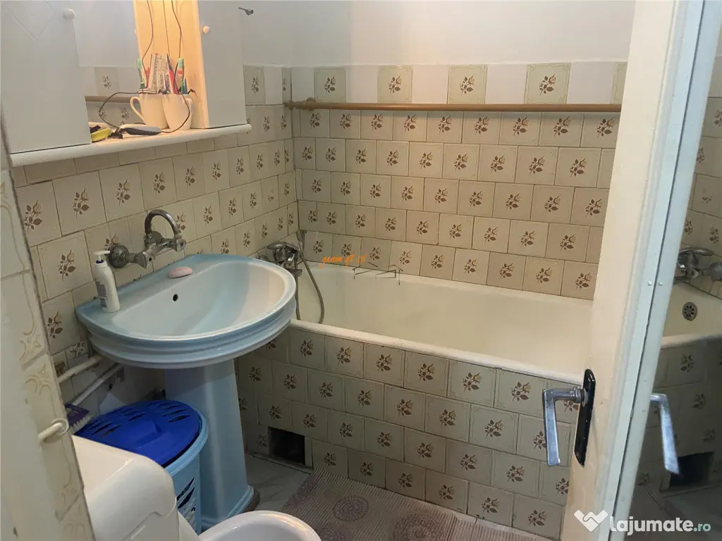 Apartament 3 camere , zona cartier Sud , decomandat, 54 mp