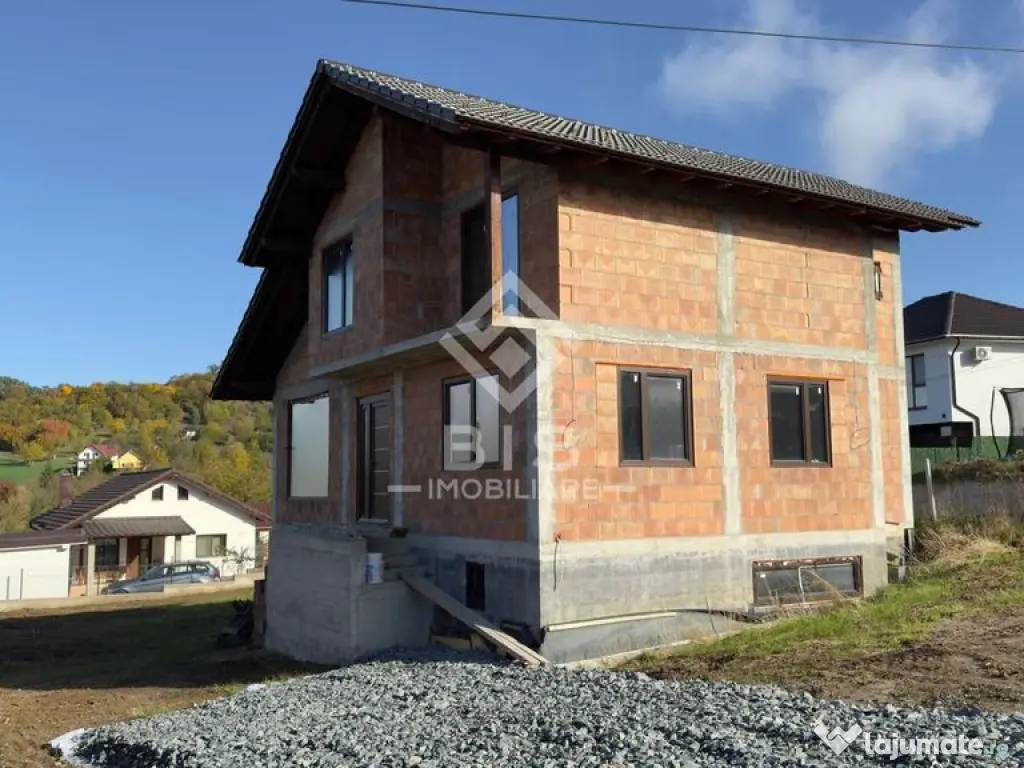 Casă 3 camere, 185mp, semifinisată, D+P+E