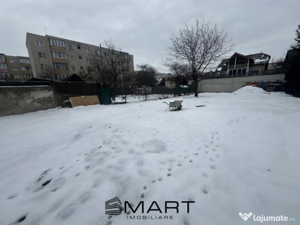 Teren constructii Tractorul