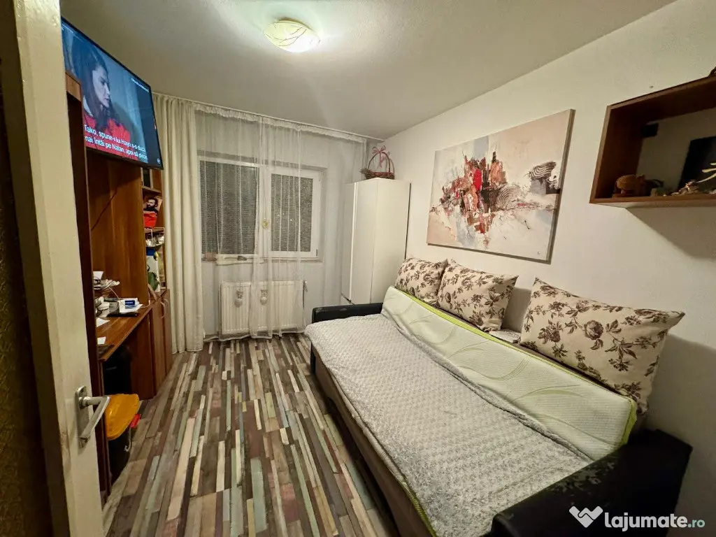 Apartament de 3 camere zona TRACTORUL 