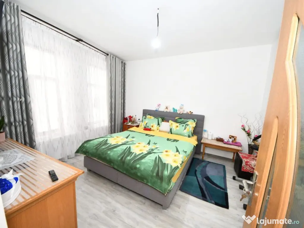 De vanzare casa cu 3 apartamente + anexa 75 mp, Comision 0% 