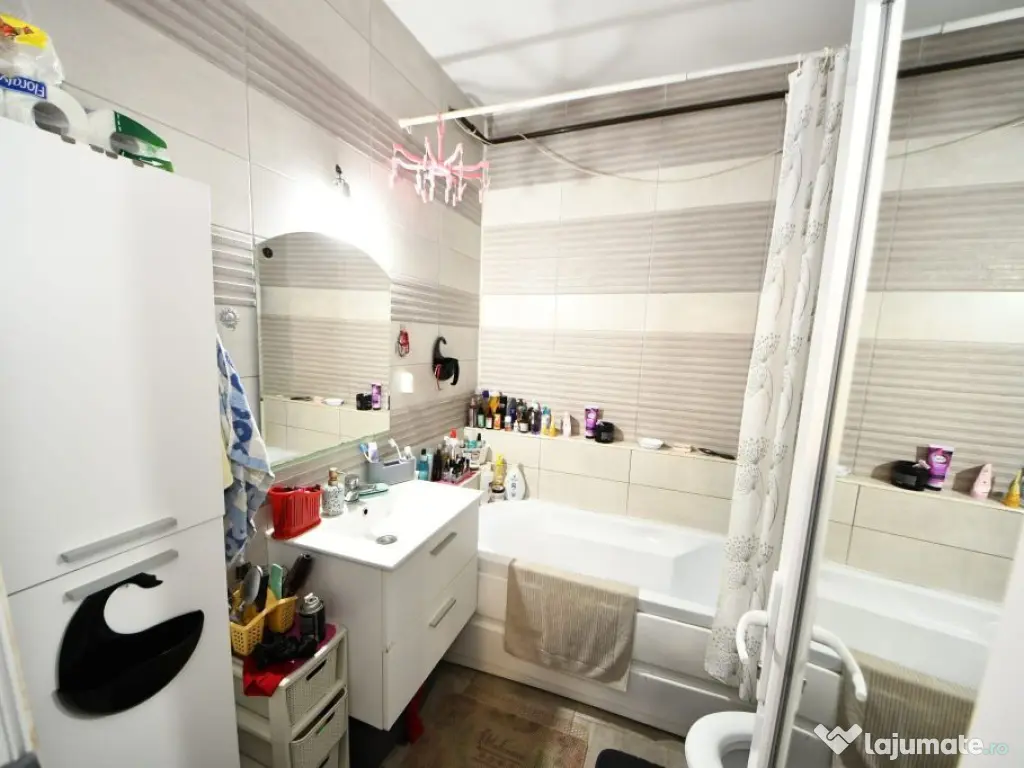 De vanzare casa cu 3 apartamente + anexa 75 mp, Comision 0% 