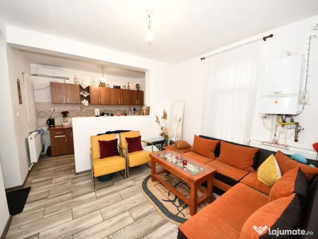 De vanzare casa cu 3 apartamente + anexa 75 mp, Comision 0% 