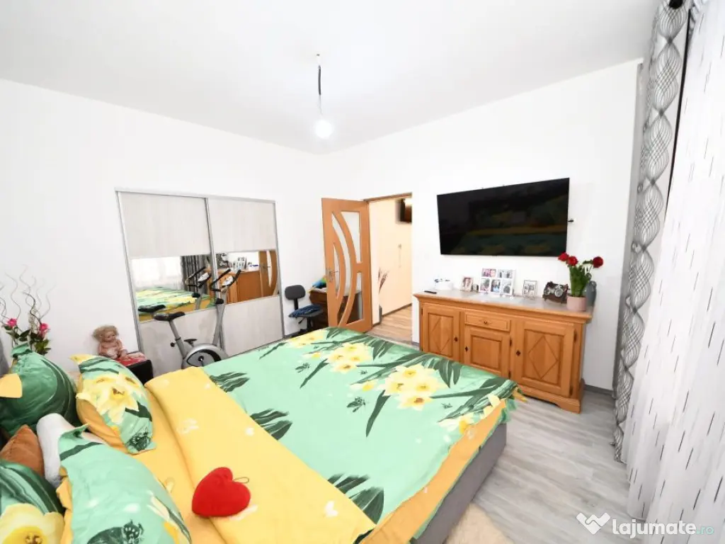 De vanzare casa cu 3 apartamente + anexa 75 mp, Comision 0% 