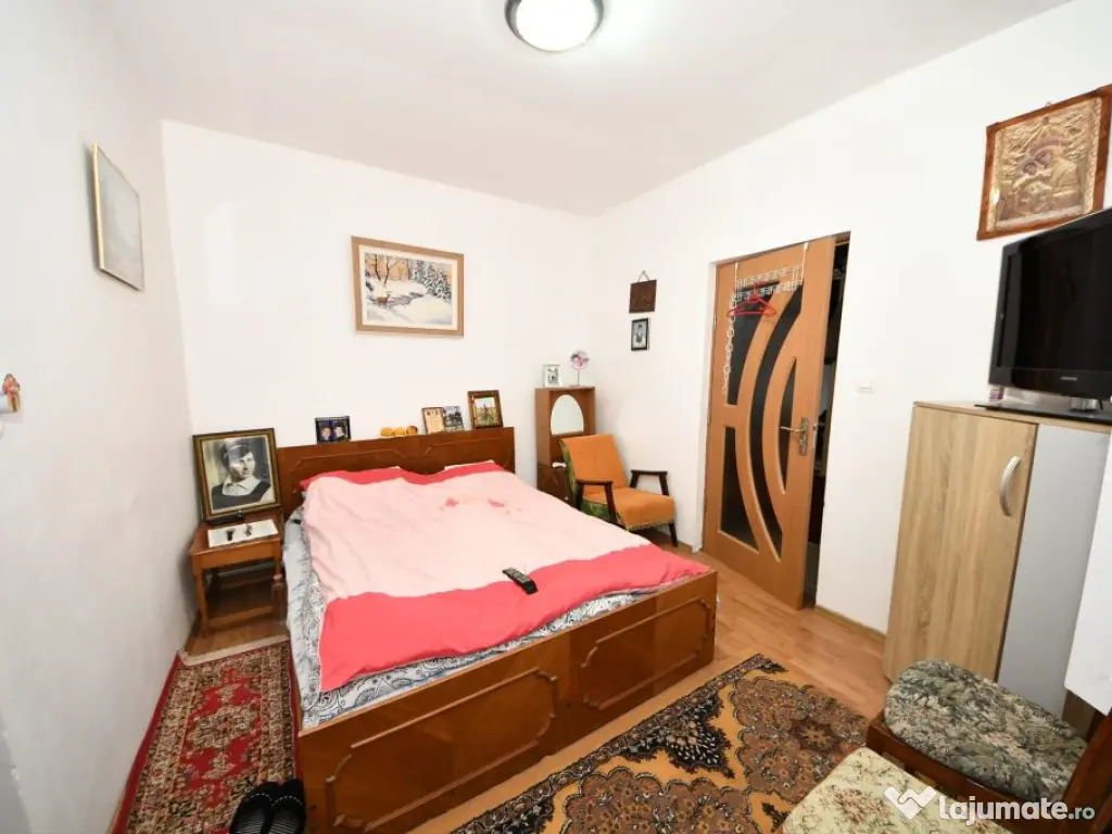 De vanzare casa cu 3 apartamente + anexa 75 mp, Comision 0% 