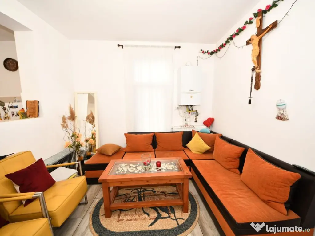 De vanzare casa cu 3 apartamente + anexa 75 mp, Comision 0% 