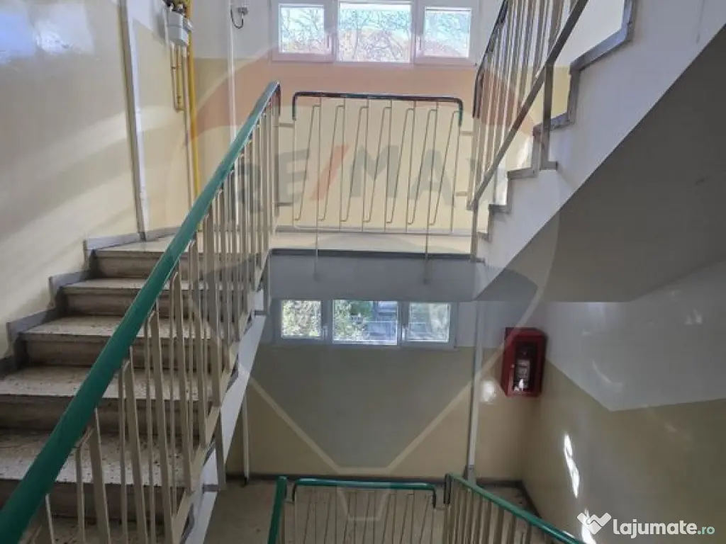 DE VANZARE Apartament cu 3 camere în zona Titan 