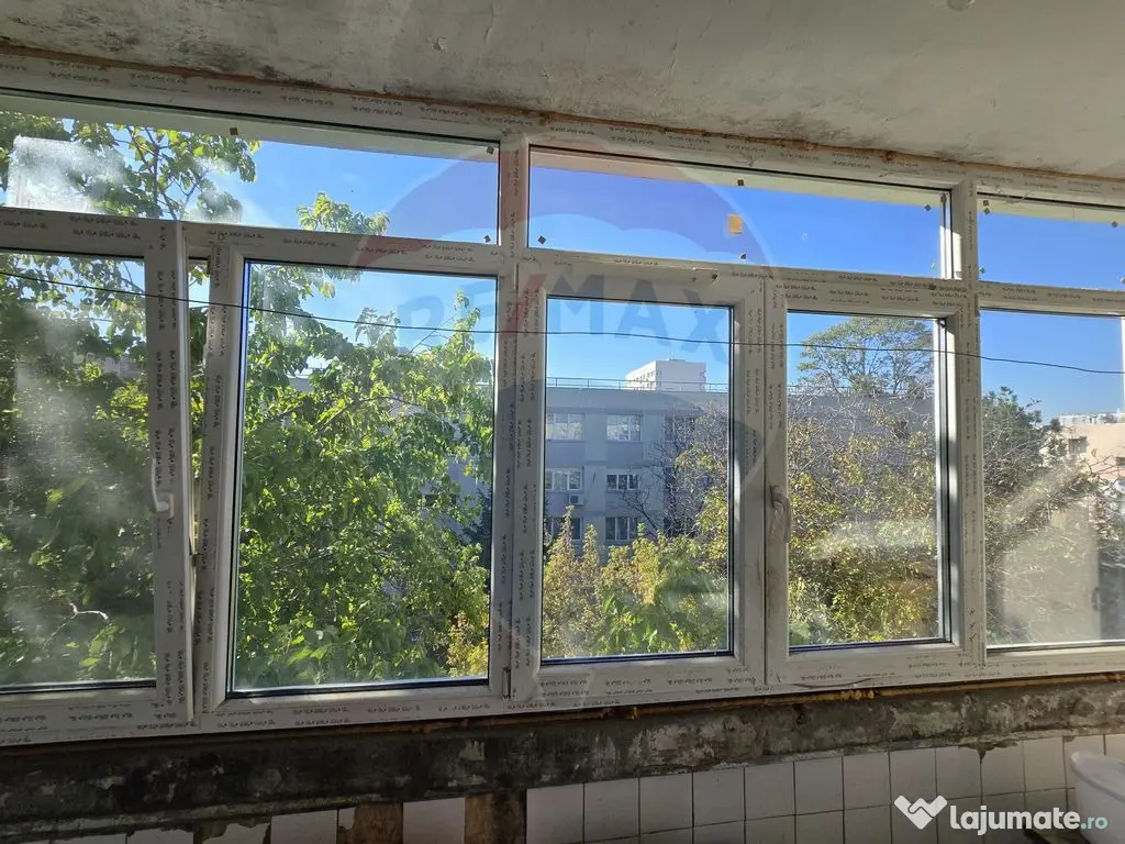 DE VANZARE Apartament cu 3 camere în zona Titan 