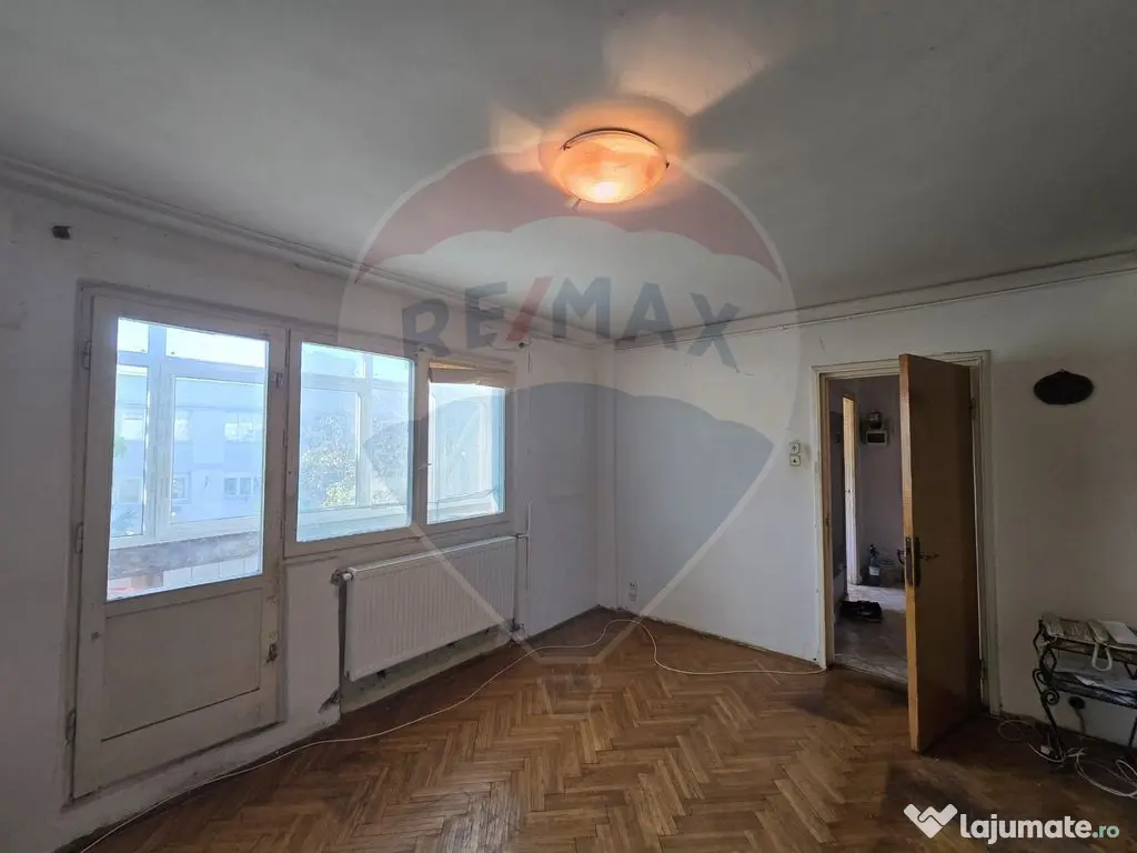 DE VANZARE Apartament cu 3 camere în zona Titan 
