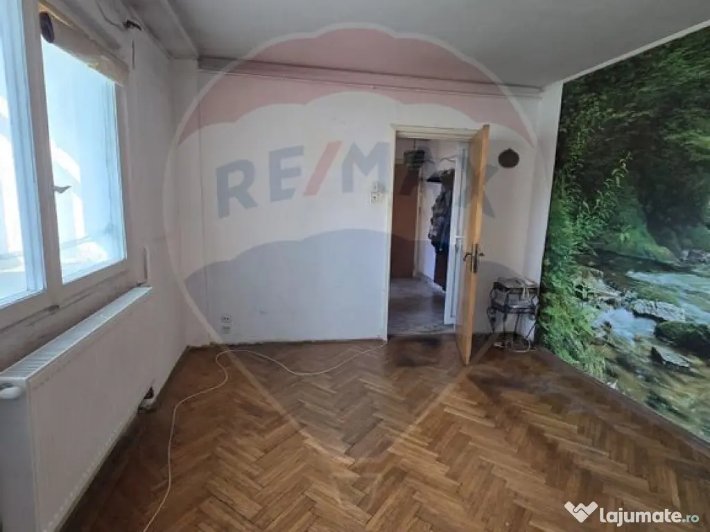 DE VANZARE Apartament cu 3 camere în zona Titan 