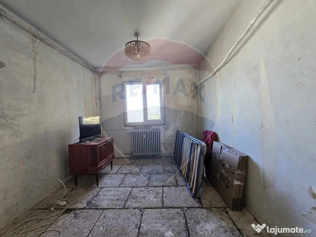 DE VANZARE Apartament cu 3 camere în zona Titan 