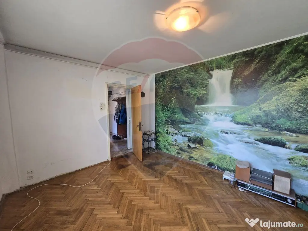 DE VANZARE Apartament cu 3 camere în zona Titan 