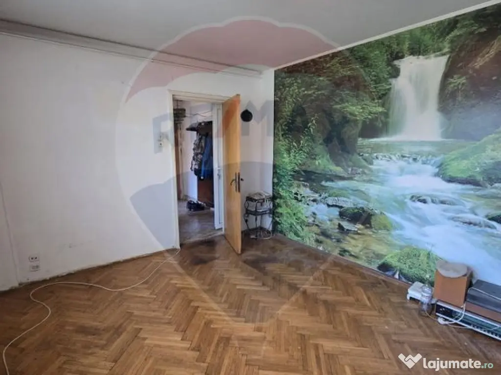 DE VANZARE Apartament cu 3 camere în zona Titan 