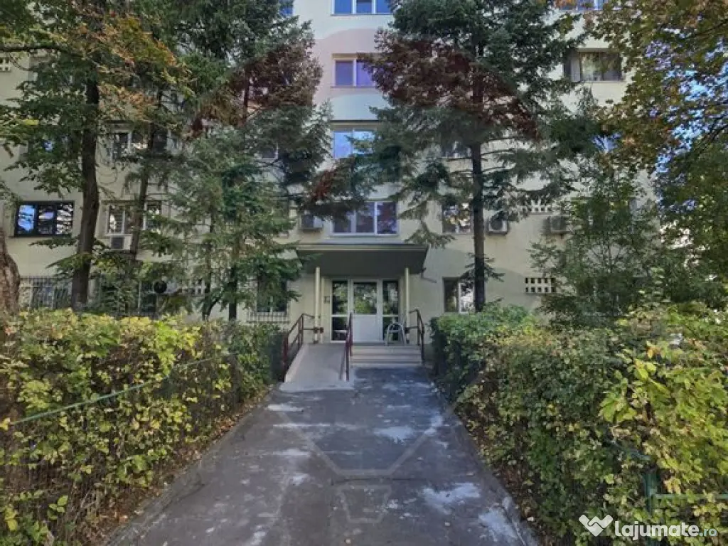 DE VANZARE Apartament cu 3 camere în zona Titan 