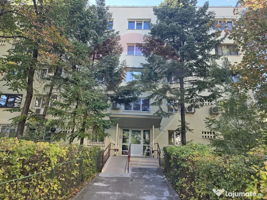 DE VANZARE Apartament cu 3 camere în zona Titan 