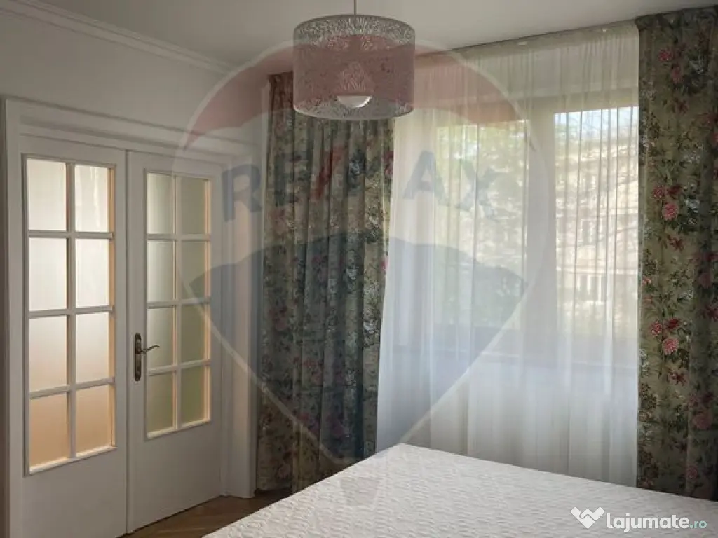 Apartament cu 3 camere de închiriat în zona Rovine