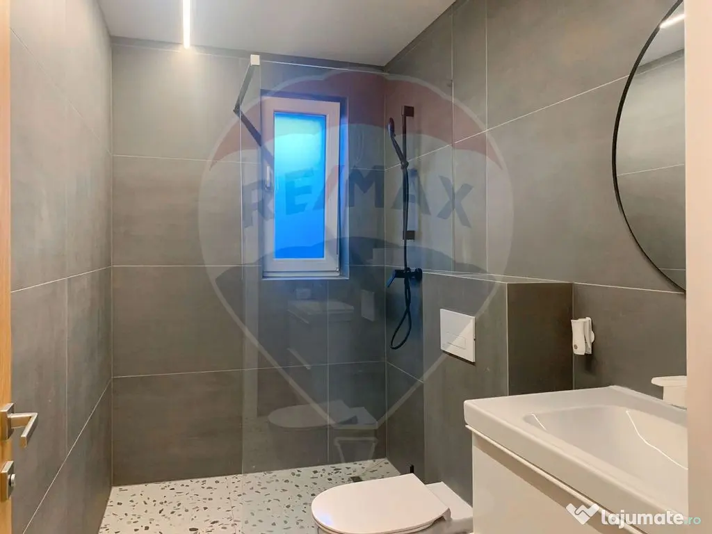 Casă ultramodernă cu 4 dormitoare, de închiriat, carti...