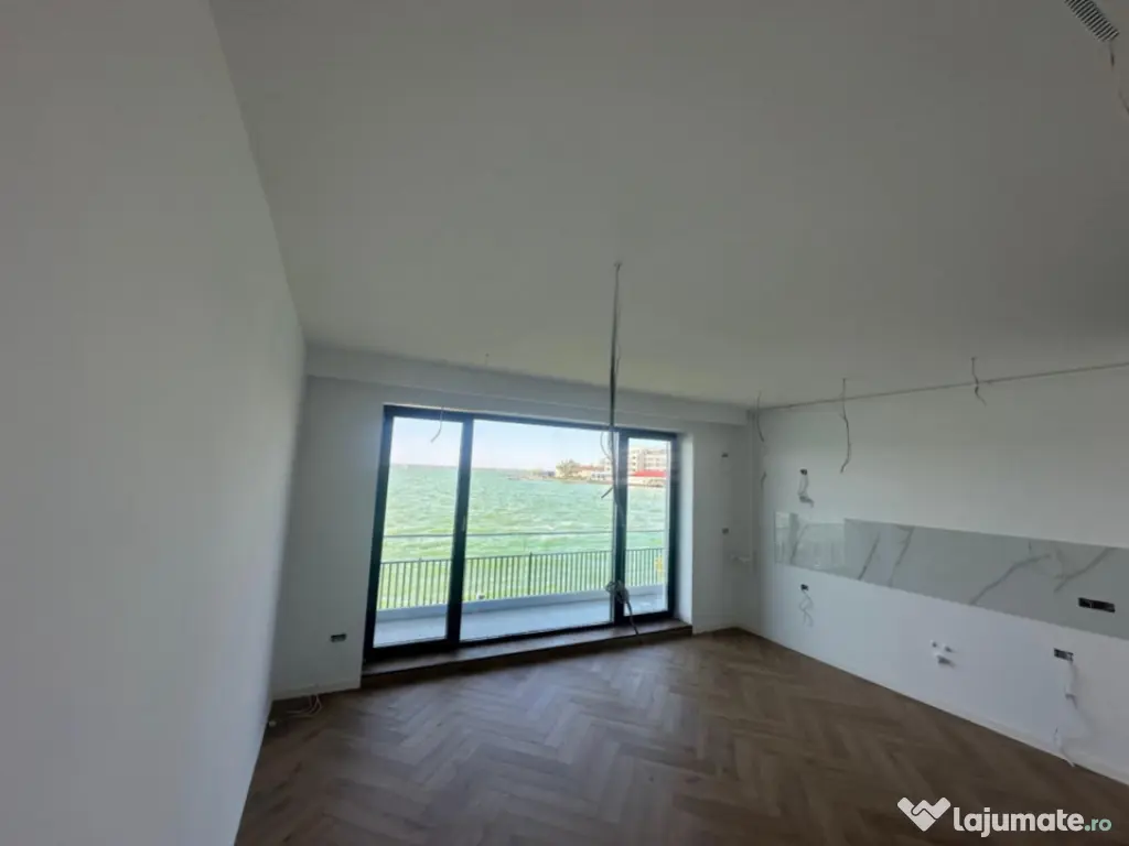 Apartament 3 camere Lake On Residence - vedere superba catre