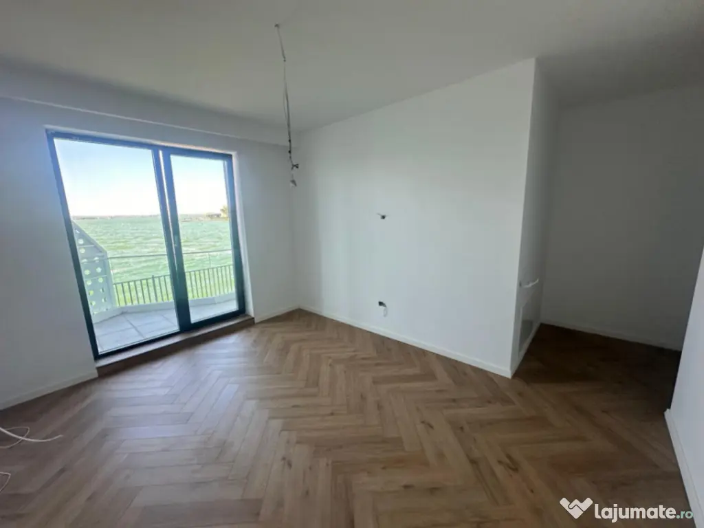 Apartament 3 camere Lake On Residence - vedere superba catre