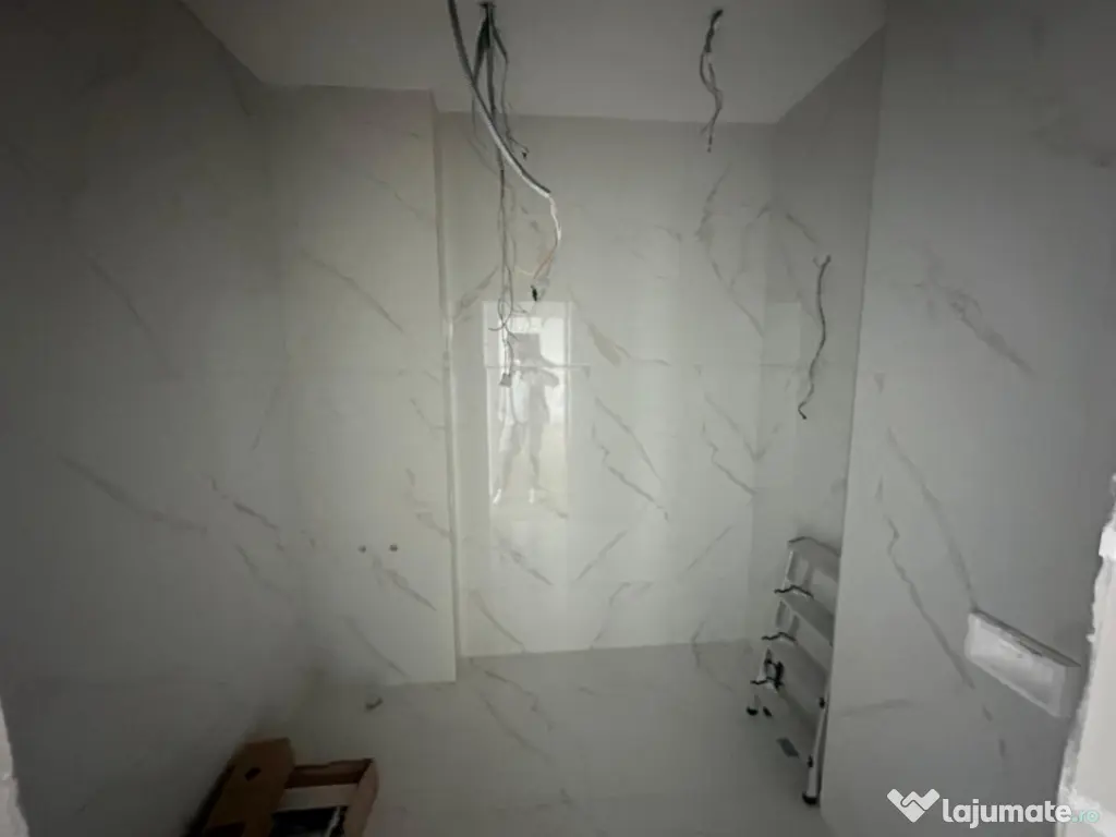 Apartament 3 camere Lake On Residence - vedere superba catre