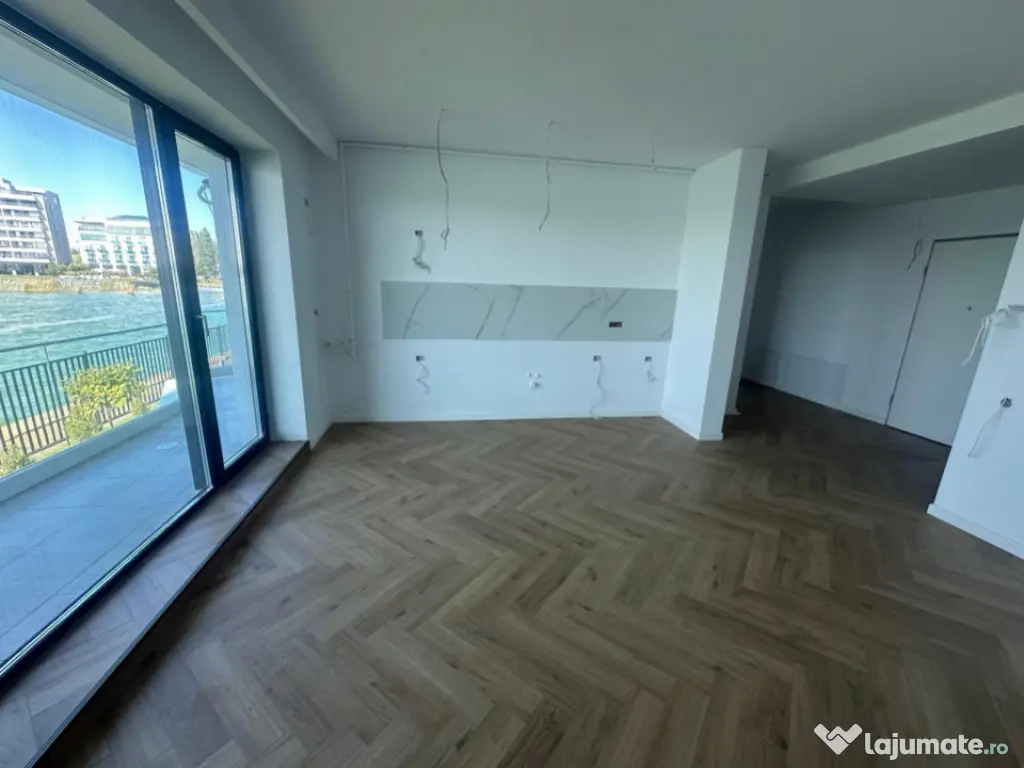 Apartament 3 camere Lake On Residence - vedere superba catre