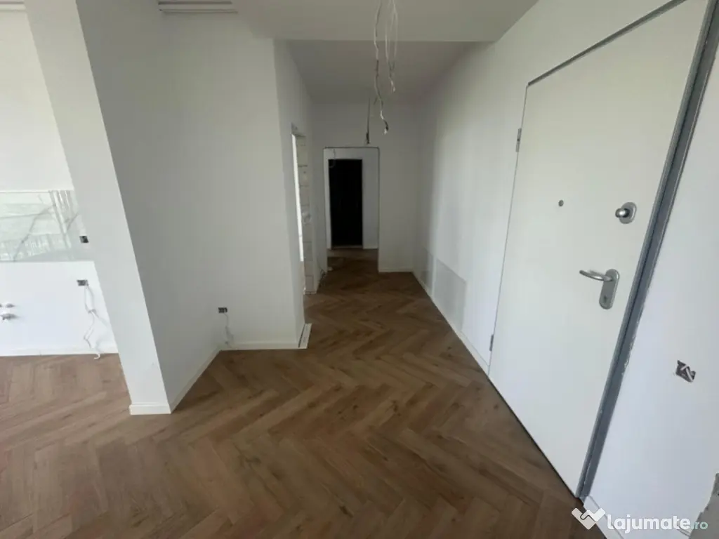 Apartament 3 camere Lake On Residence - vedere superba catre