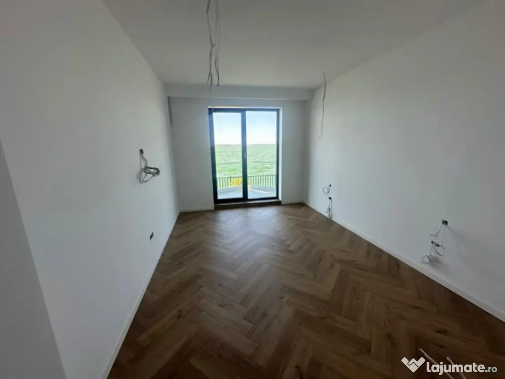 Apartament 3 camere Lake On Residence - vedere superba catre