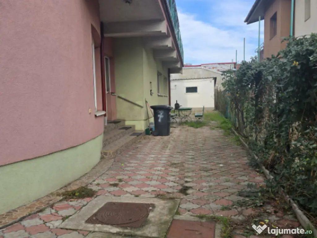 Casa la curte individuala Sector 4 (M Eroii Revolutiei) 