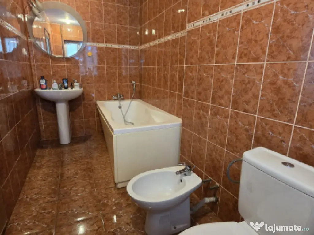 Casa la curte individuala Sector 4 (M Eroii Revolutiei) 