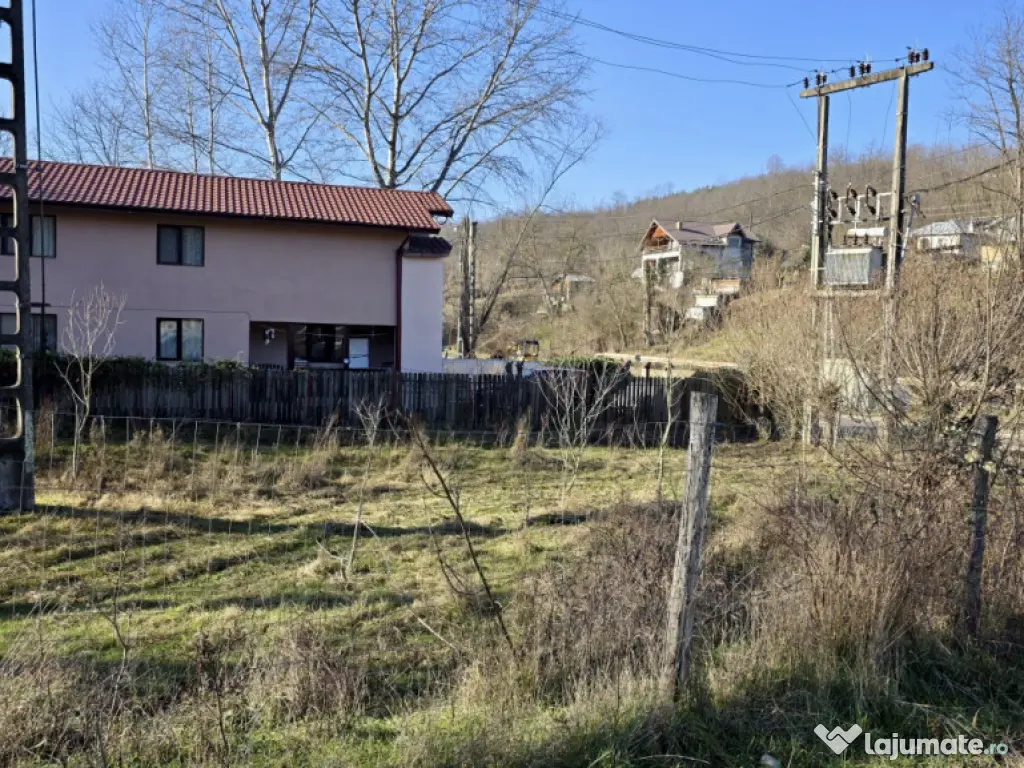 Teren 4.549 mp intravilan, cu posibilitate de parcelare.