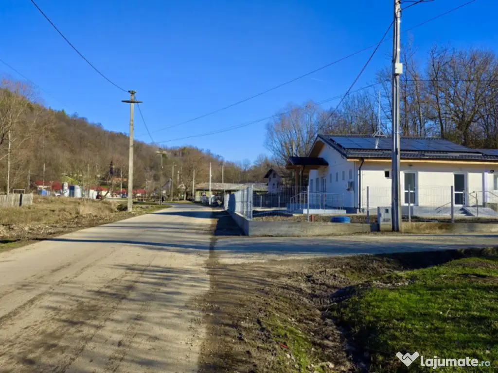 Teren 4.549 mp intravilan, cu posibilitate de parcelare.