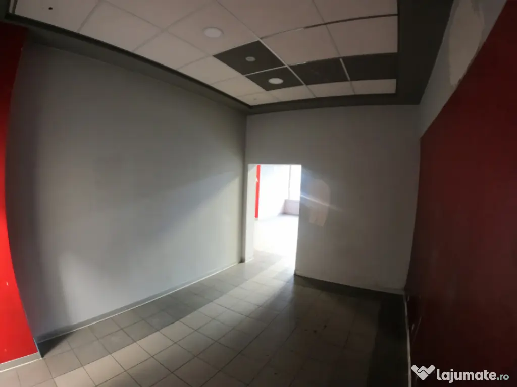 Spațiu Comercial Premium în Centru – Fațadă din Sticl?