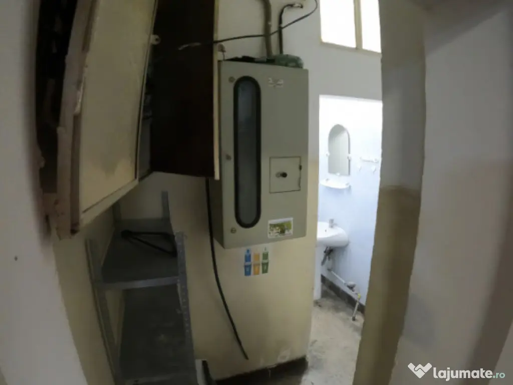 Spațiu Comercial Premium în Centru – Fațadă din Sticl?