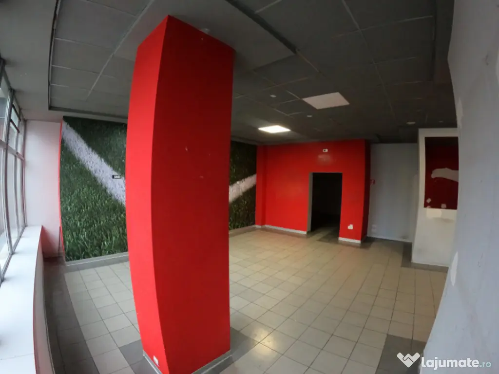 Spațiu Comercial Premium în Centru – Fațadă din Sticl?