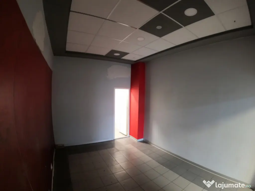 Spațiu Comercial Premium în Centru – Fațadă din Sticl?