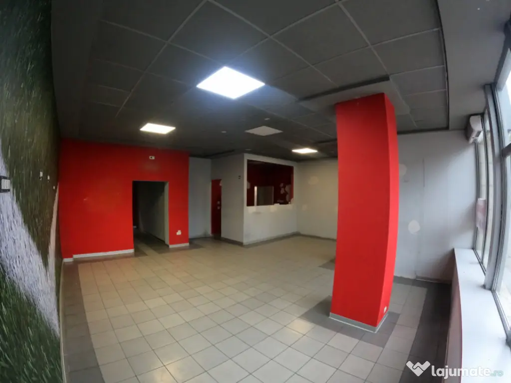 Spațiu Comercial Premium în Centru – Fațadă din Sticl?