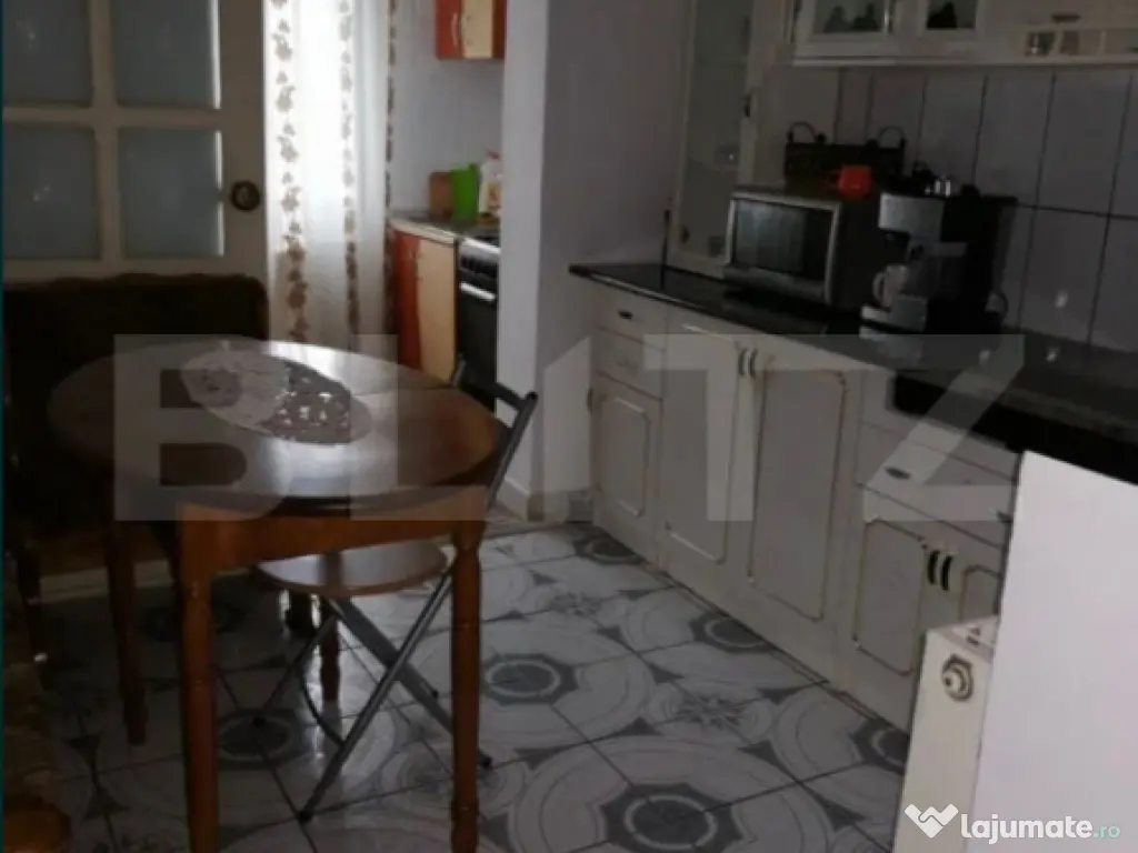 Apartament de vânzare – zonă excelentă și liniștită