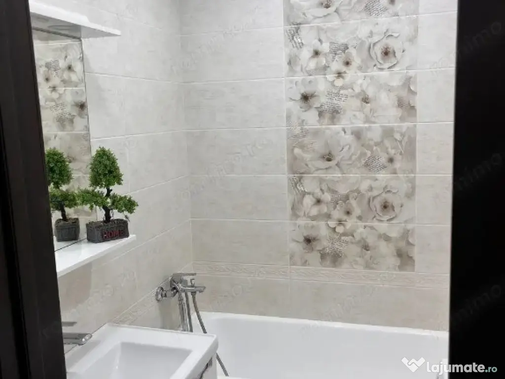 3 camere zona 1 Decembrie 1918