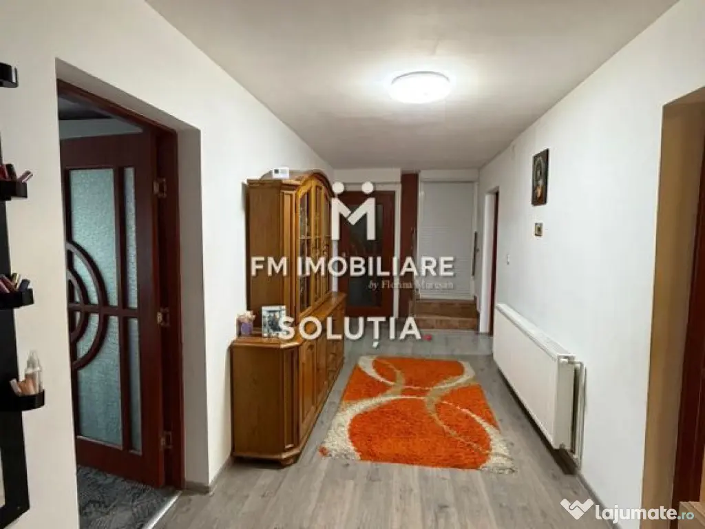 Casă spațioasă P+1 - 5 camere - teren 10 ari 